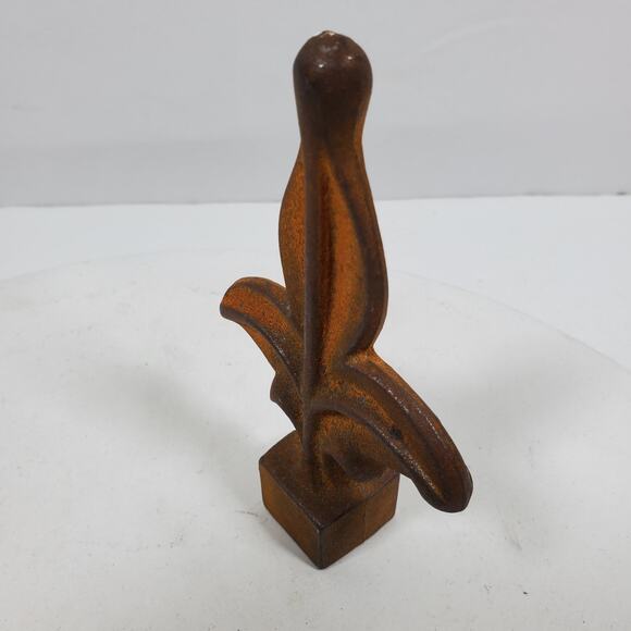 Vintage Fleur de Lis Finial 5.5 Inch Pointy Rusty Patina Cast Iron - Picture 3 of 5